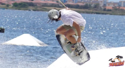 Carte 4 séances de 1h ski nautique wakeboard Barcares - Perpignan Expériences