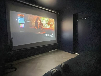 Appartement écran cinéma - Perpignan Expériences