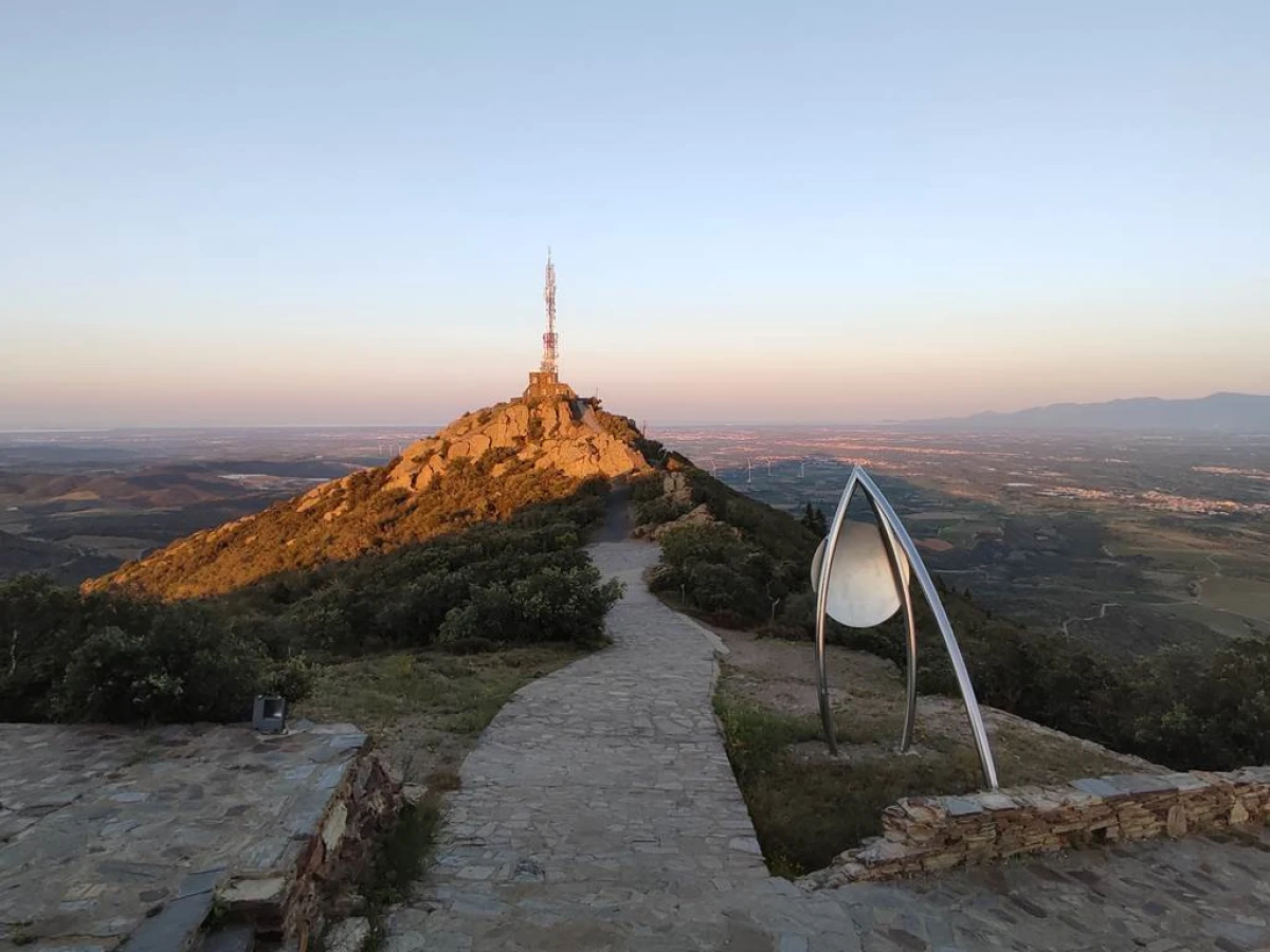 Circuit en VTTAE - Coucher de soleil à Força Réal - Perpignan Expériences