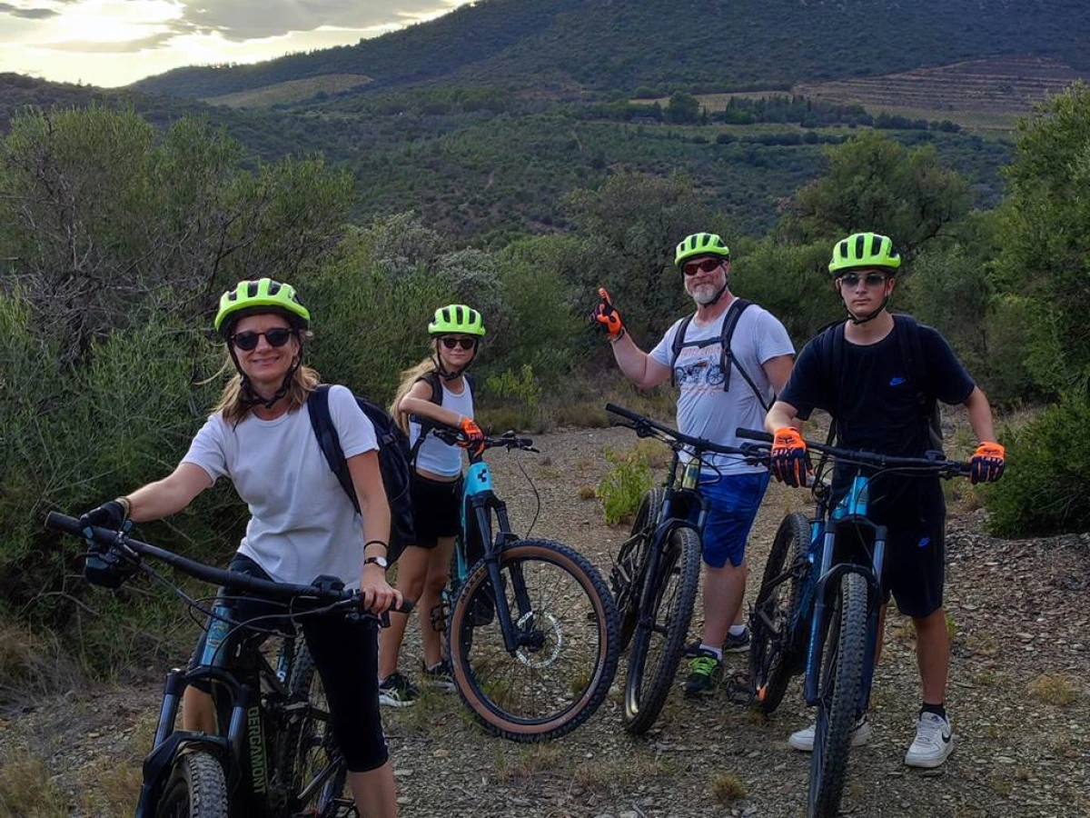 Circuit en VTTAE - Coucher de soleil à Força Réal - Perpignan Expériences
