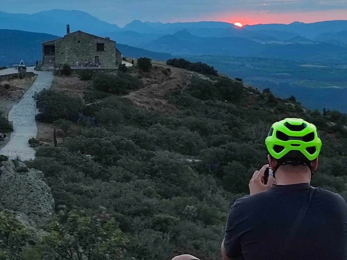 Circuit en VTTAE - Coucher de soleil à Força Réal - Perpignan Expériences