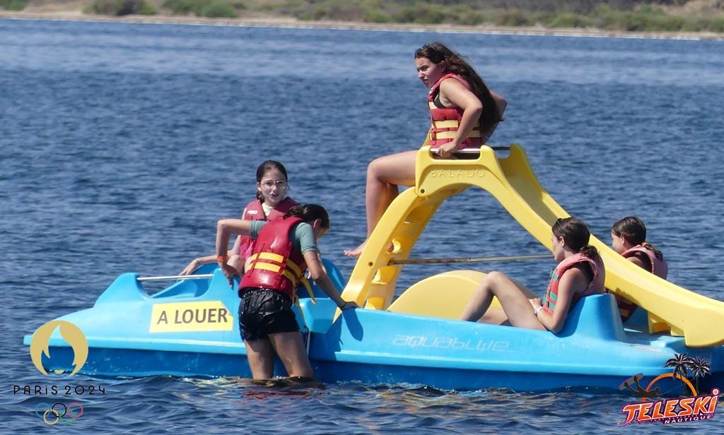 Location pédalo avec toboggan 5 personnes -créneau de 1h - Perpignan Expériences