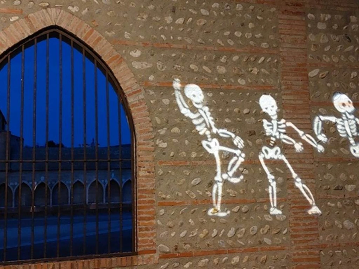 Perpignan en lumière - visite guidée nocturne - Perpignan Expériences