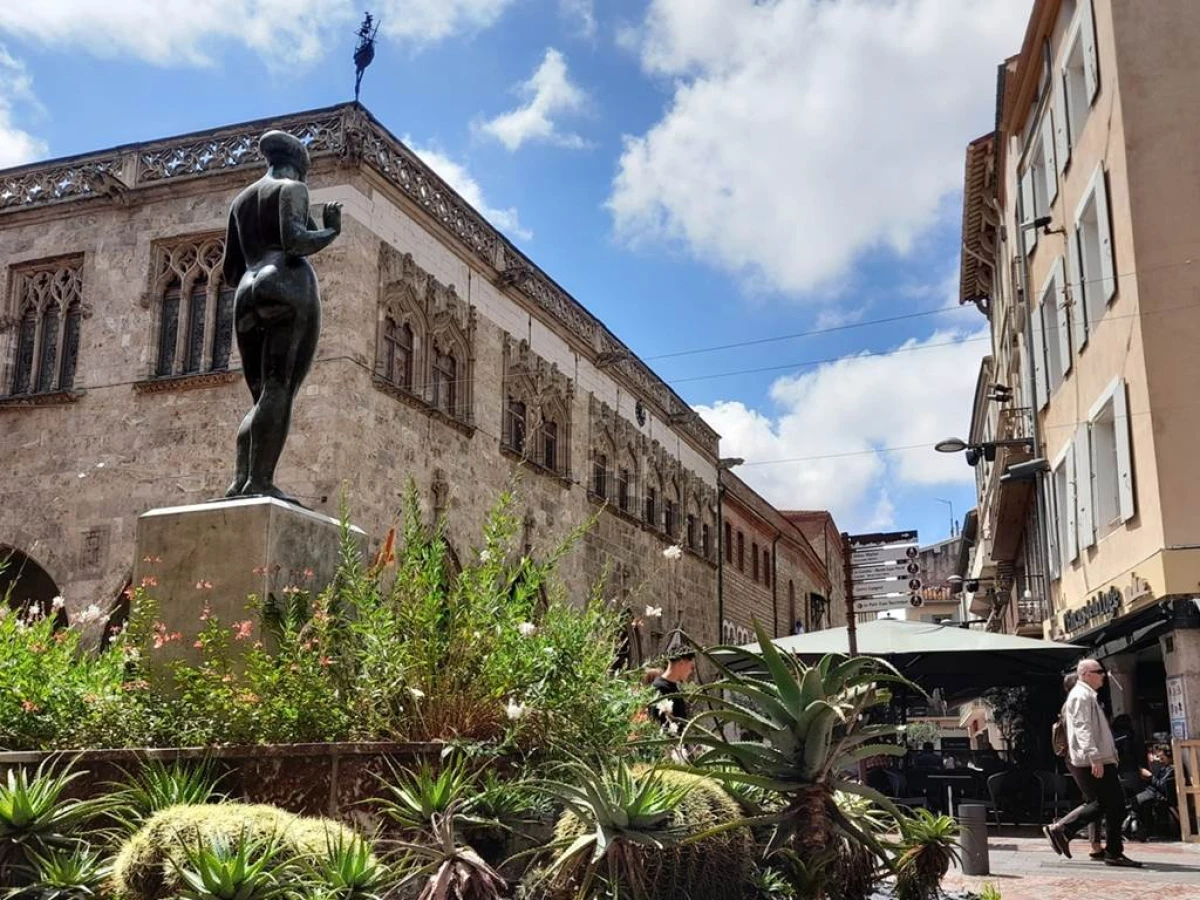 Visite guidée en Catalan du centre historique - Perpignan Expériences